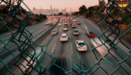 开云-铆足了劲！达米安·琼斯欲隔扣克里斯用力过猛砸飞